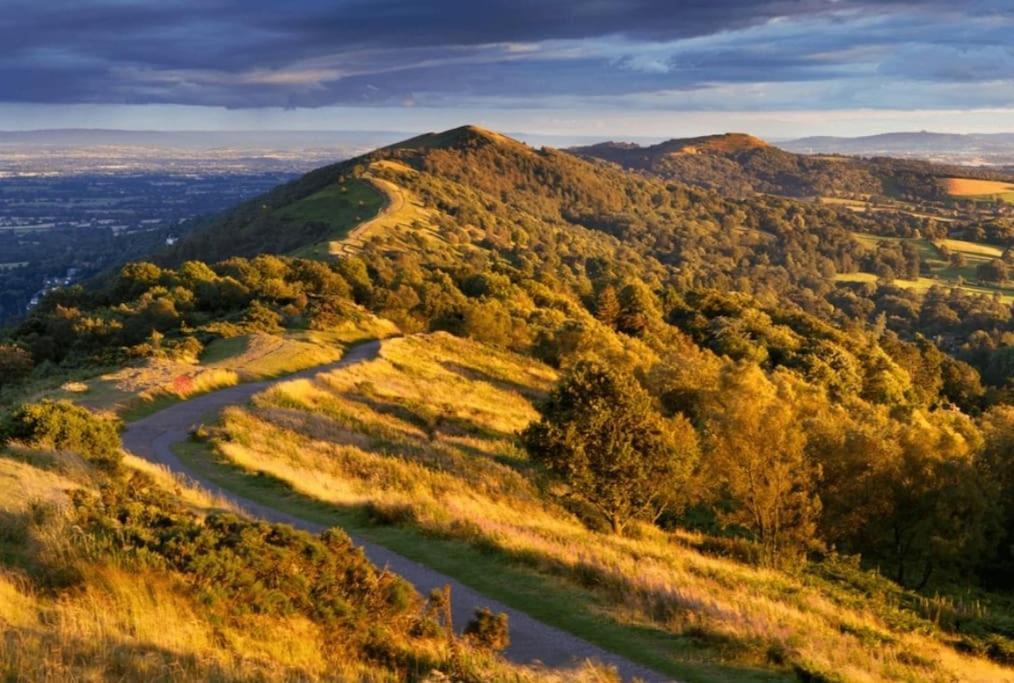 Charming Malvern Cottage With Outstanding Views مالفيرن ويلز المظهر الخارجي الصورة