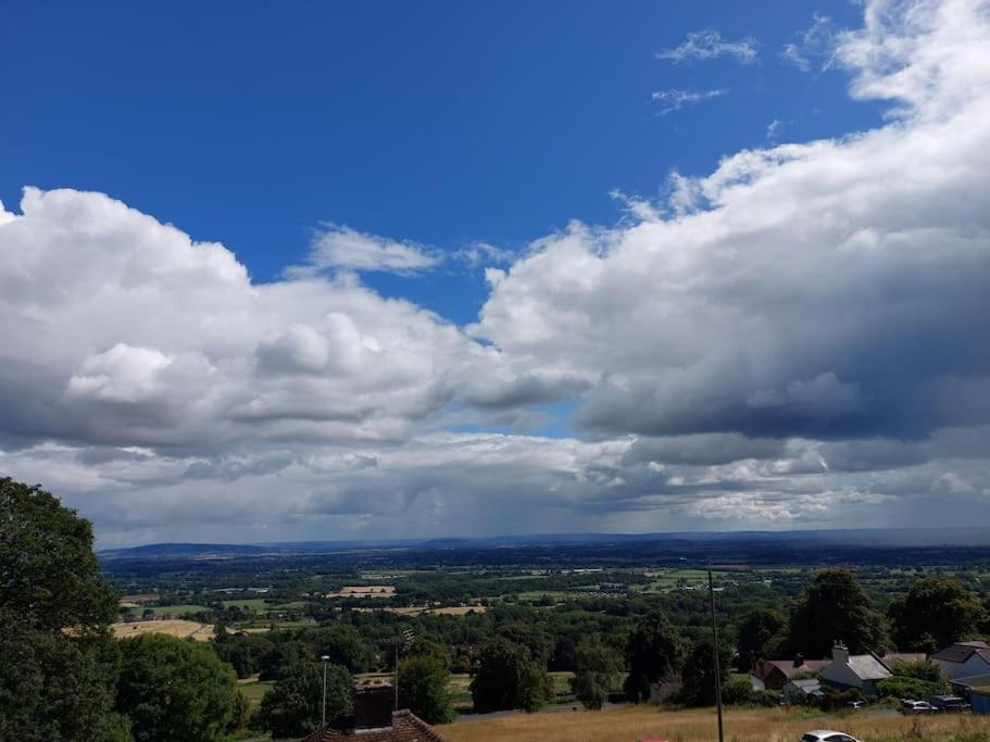 Charming Malvern Cottage With Outstanding Views مالفيرن ويلز المظهر الخارجي الصورة